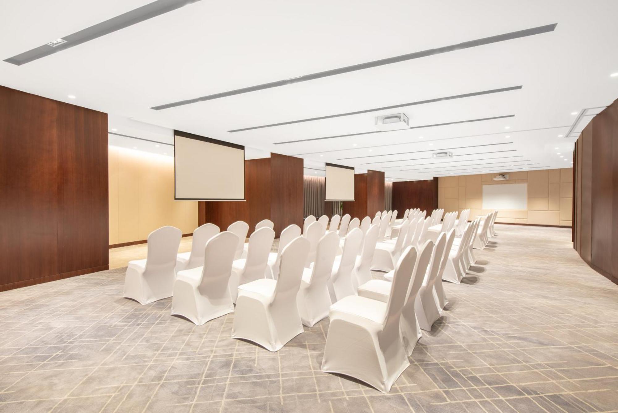 Crowne Plaza Zhuhai City Center By Ihg - Offers Free One-Way Shuttle To Chimelong Ocean Kingdom Exterior foto